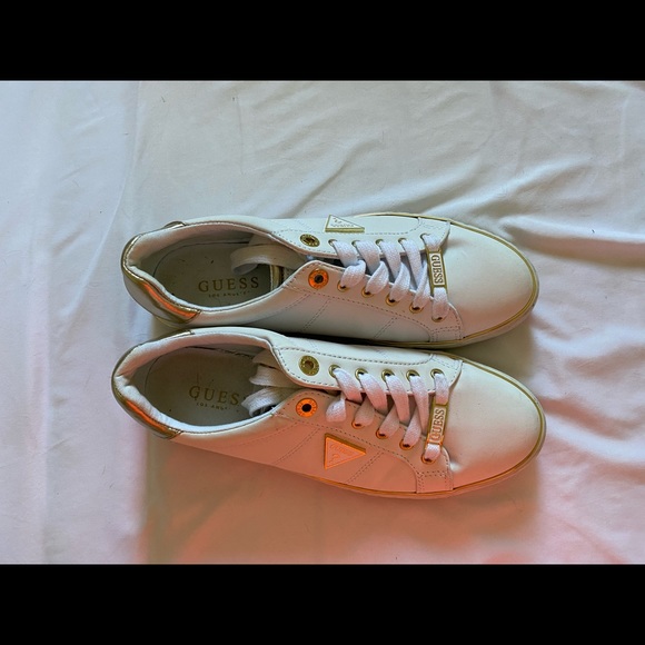 GUESS Shoes - Picture 2 of 2